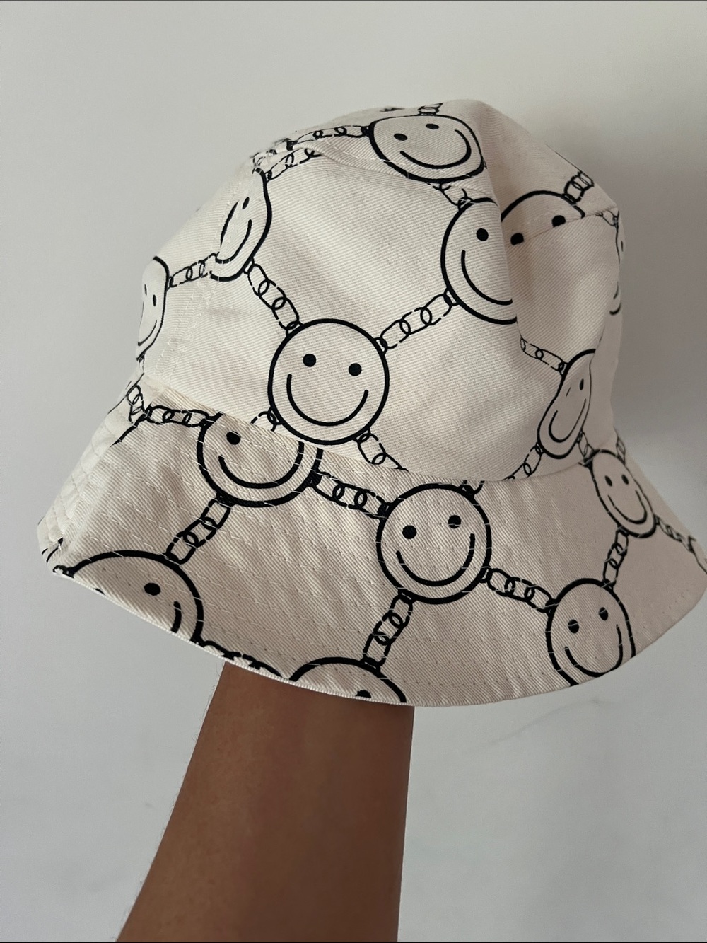 Ardene White Bucket Hat with Black Smiley Chain Print